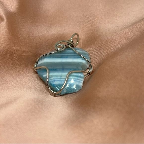 Natural Blue & White Agate Gem Stone Silver Wire Necklace Pendant - Picture 1 of 6